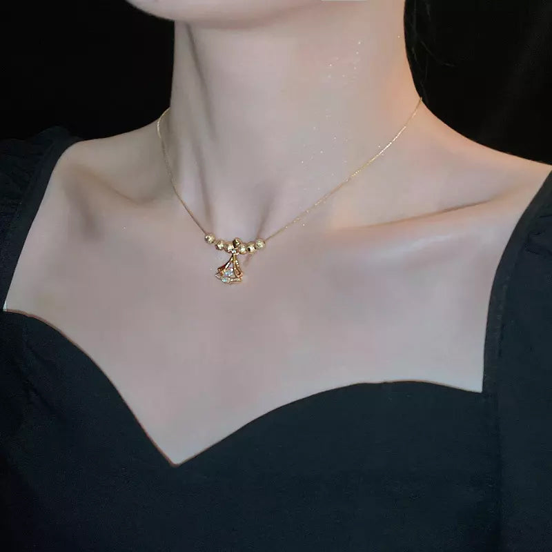 Diamond Golden Scalloped Fashion Clavicle Necklace